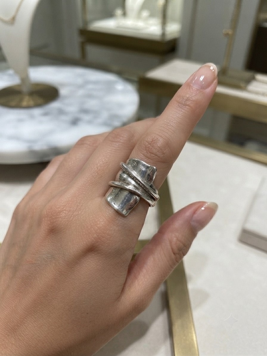 Ring No. 00000070 — Saddle, View 1