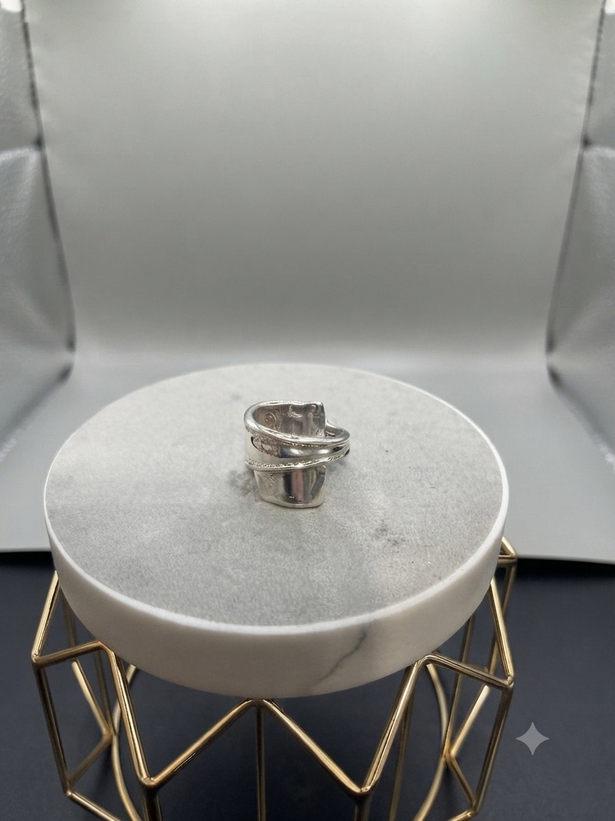Ring No. 00000070 — Saddle, View 2